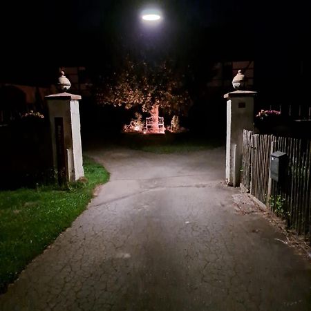 Monteur-Ferienwohnung Ot Naundorf Naundorf  エクステリア 写真